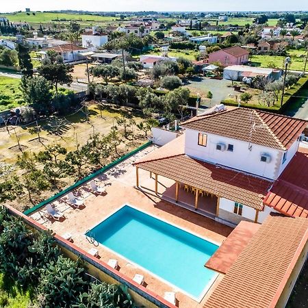 Reel Paradise Villa, Cyprus ラルナカ エクステリア 写真
