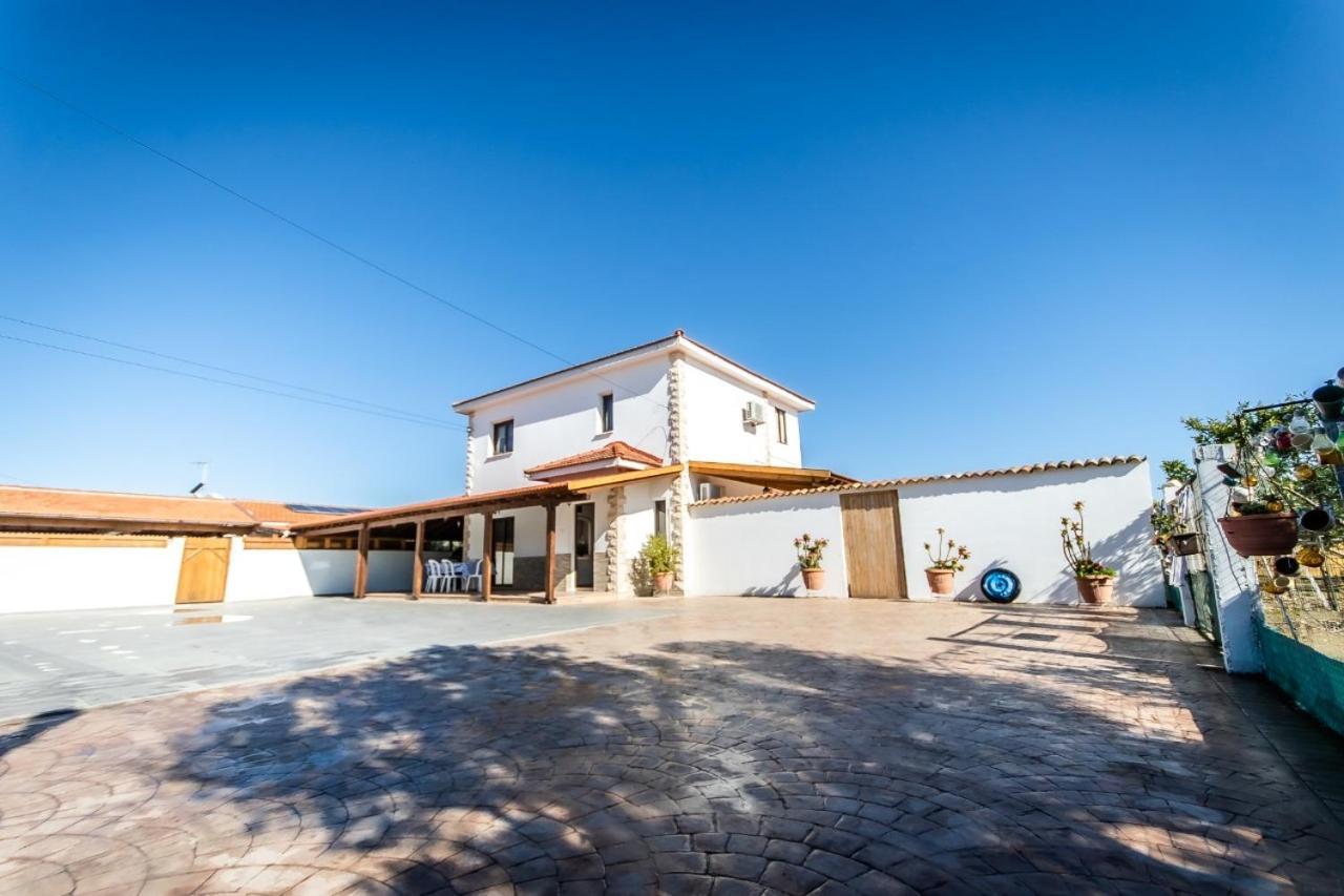 Reel Paradise Villa, Cyprus ラルナカ エクステリア 写真