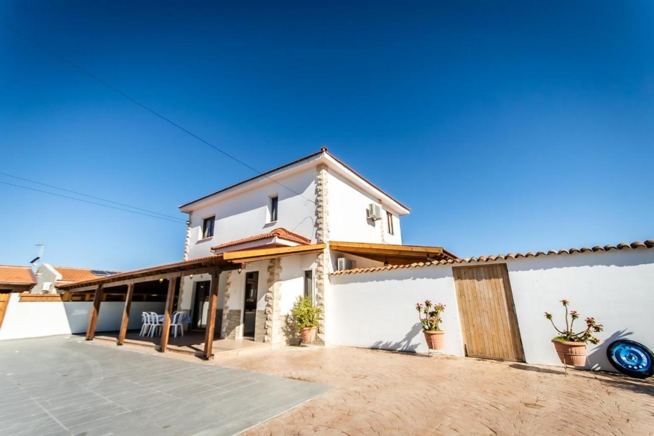 Reel Paradise Villa, Cyprus ラルナカ エクステリア 写真