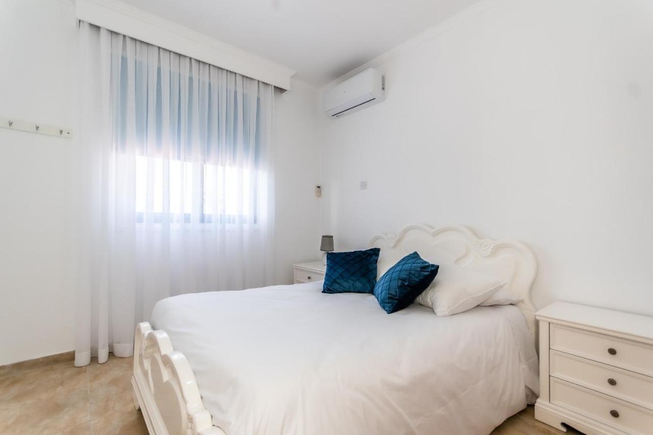 Reel Paradise Villa, Cyprus ラルナカ エクステリア 写真