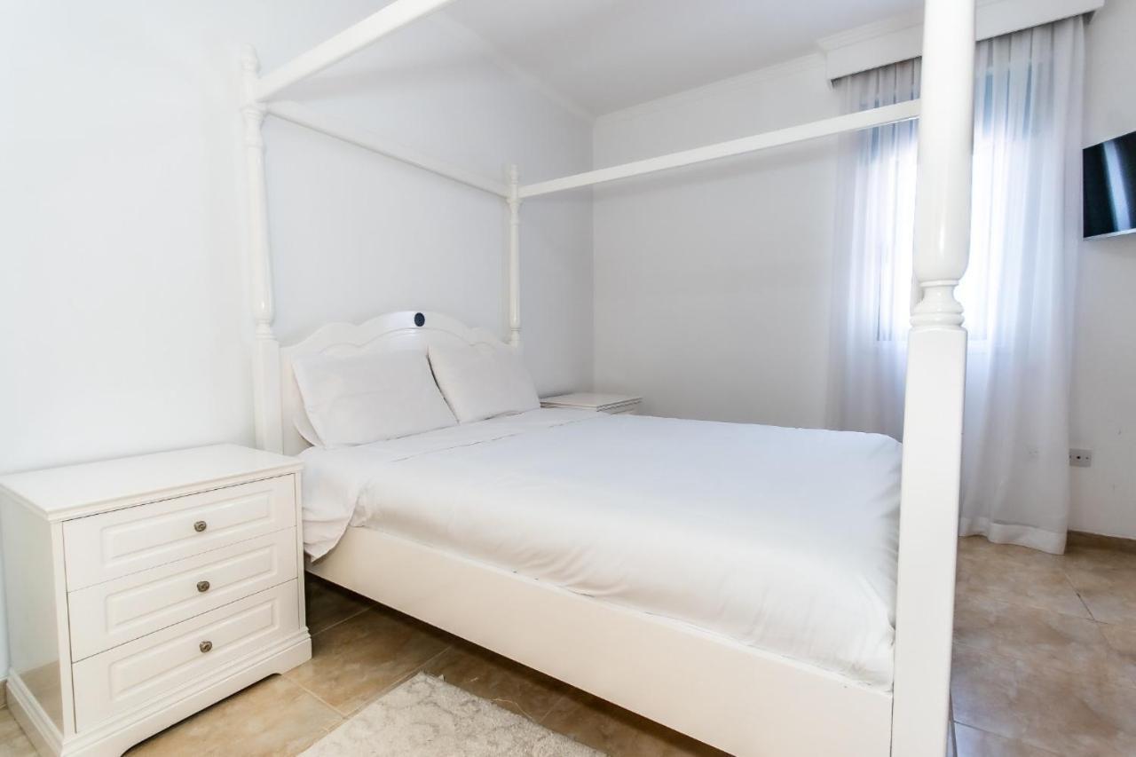 Reel Paradise Villa, Cyprus ラルナカ エクステリア 写真