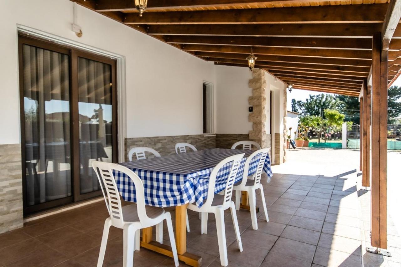 Reel Paradise Villa, Cyprus ラルナカ エクステリア 写真