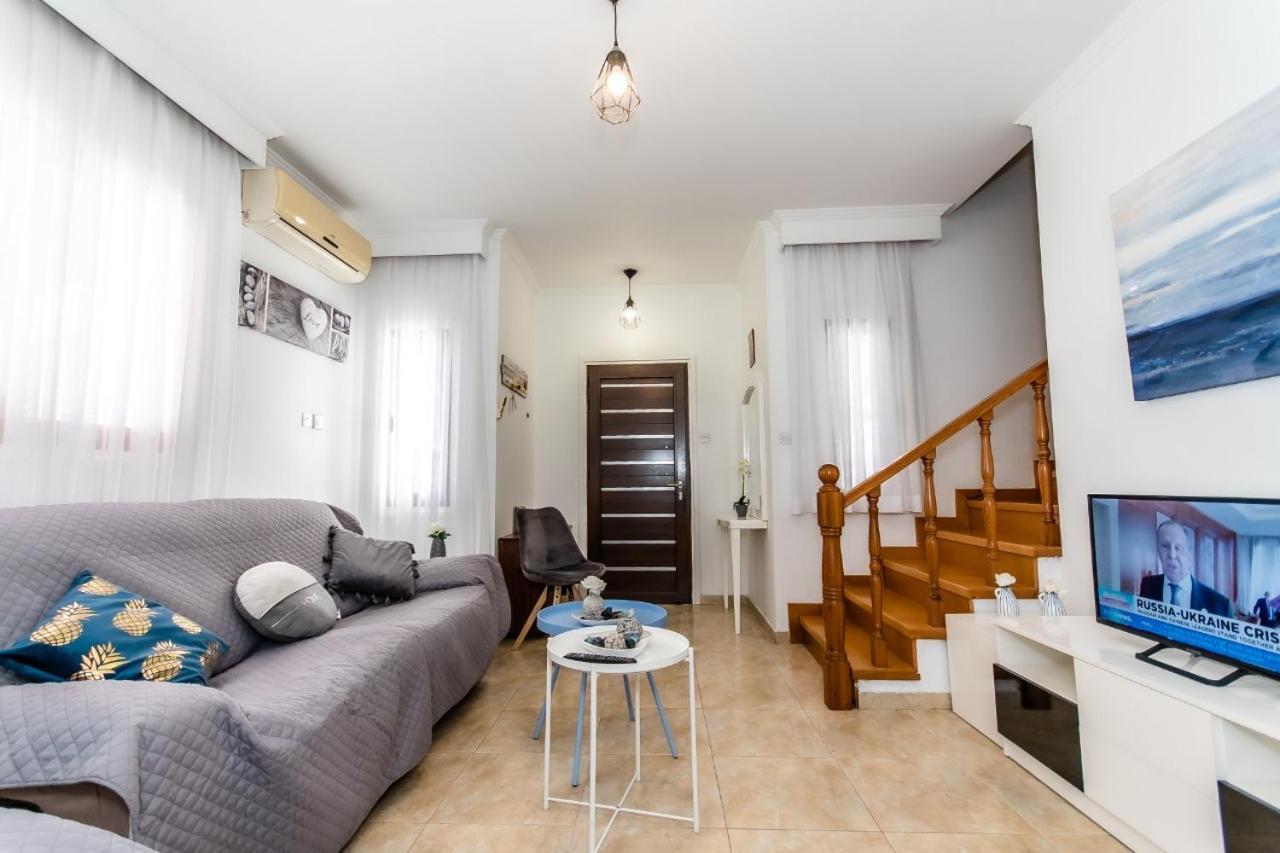 Reel Paradise Villa, Cyprus ラルナカ エクステリア 写真