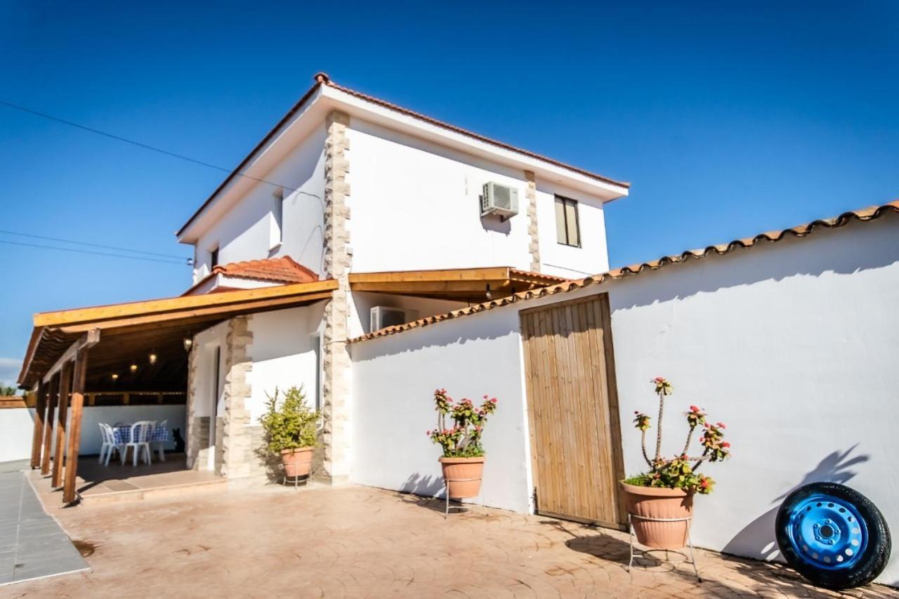 Reel Paradise Villa, Cyprus ラルナカ エクステリア 写真