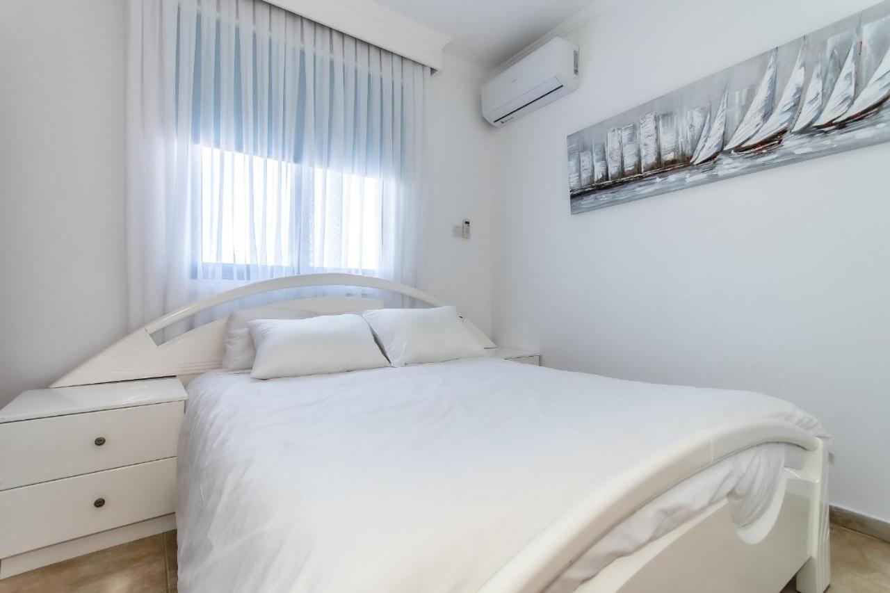 Reel Paradise Villa, Cyprus ラルナカ エクステリア 写真